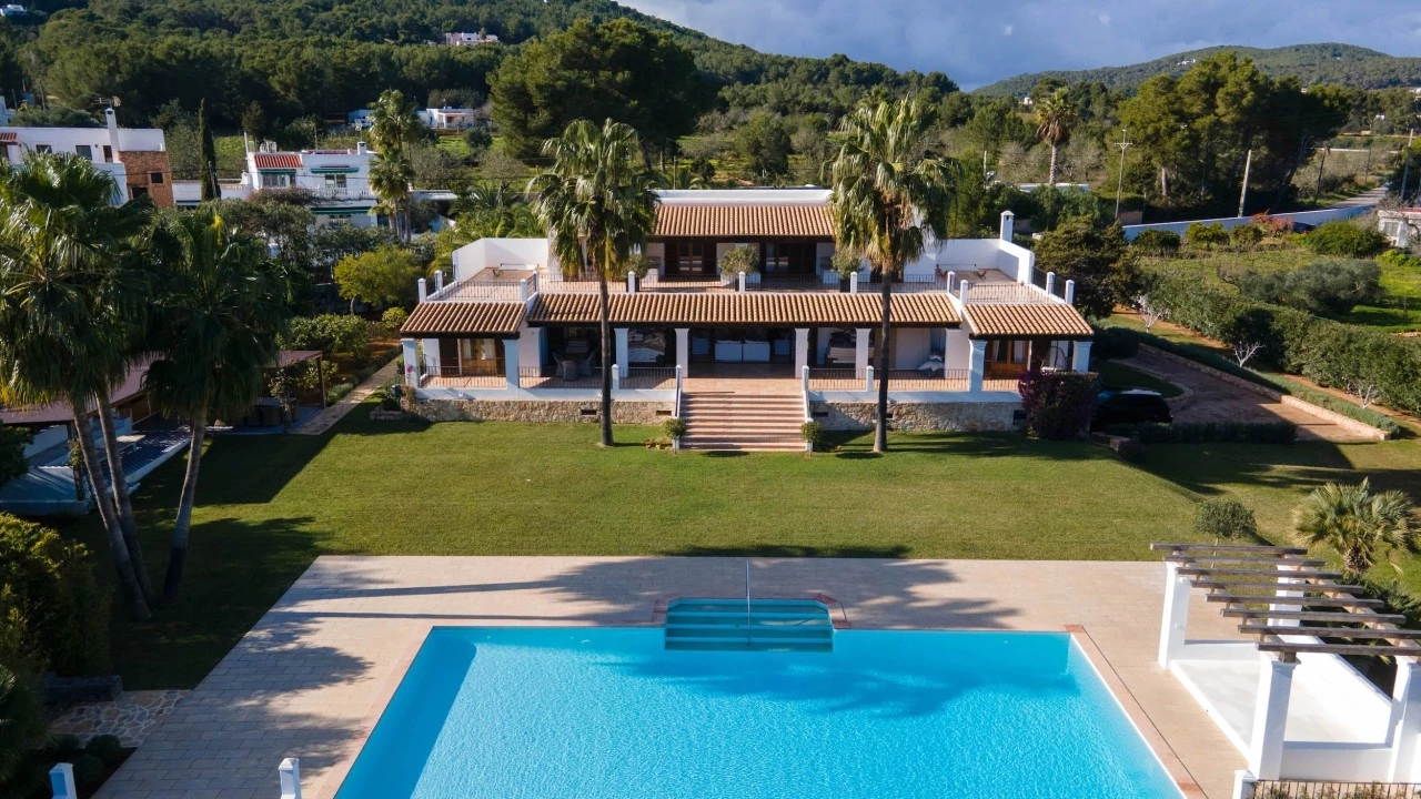 1681214677-Luxury real estate Ibiza to rent villa Blueberry  drone pool.webp